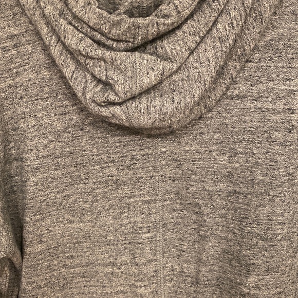 Nike lightweight sweatshirt, size Large.  Excellent condition, barely worn. - Picture 7 of 8